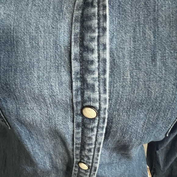 Liz Claiborne Blue Denim Button-Down Shirt - Picture 2 of 4
